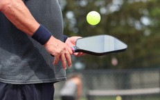 Đau tay khi chơi pickleball có thể là dấu hiệu của những chấn thương nào?
