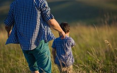 Những rủi ro khó ngờ khi phụ huynh đăng ảnh con lên mạng