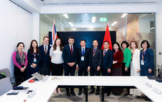 Thứ trưởng Nguyễn Tri Thức và đoàn công tác Bộ Y tế thăm, làm việc tại Vương quốc Anh