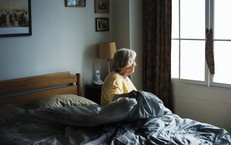 Báo động tình trạng cô đơn ở người cao tuổi giữa nhịp sống đô thị