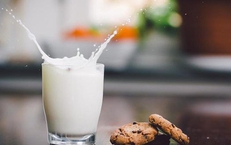 Học khuya có nên ăn đêm không và ăn thế nào để không hại sức khỏe?