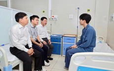 Tặng Bằng khen cho sinh viên dũng cảm cứu người trong đám cháy