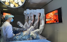 Hành trình 10 năm chiến đấu với ung thư và kỳ tích từ phẫu thuật robot