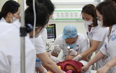 Xe 29 chỗ lao xuống vực ở Tam Đảo: Có 1 nạn nhân nữ bị thương rất nặng