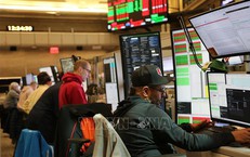 Giá dầu, chứng khoán toàn cầu biến động trái chiều theo tín hiệu đàm phán tại Trung Đông