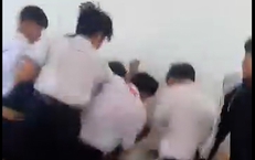 Nhóm học sinh lớp 8 đánh bạn nhập viện