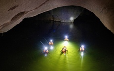 Bí ẩn hang động lưu dấu tích tộc người Arem và rừng cổ quý hiếm