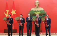 Tổng Bí thư Tô Lâm trao Huân chương Quân công hạng Nhất, Huy hiệu Đảng cho các lãnh đạo, nguyên lãnh đạo