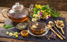 Vì sao trà thảo dược không thể thay thế được nước lọc?