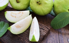 4 lý do bạn nên ăn ổi để làm đẹp da