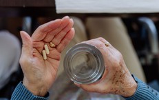 Cách bổ sung vitamin an toàn, hiệu quả cho người cao tuổi