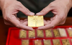 Chốt giá vàng hôm nay ngày 8/3 giảm rất mạnh 'mừng' Quốc tế Phụ nữ