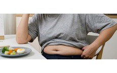 Vì sao phụ nữ sau 40 tuổi ăn ít vẫn tăng mỡ bụng?