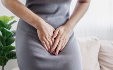 Vì sao vợ bị nấm âm đạo cần điều trị cho cả chồng?