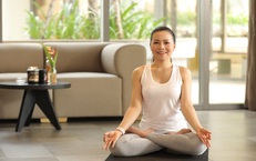 5 cách kết hợp yoga vào ngày làm việc bận rộn để tái tạo năng lượng