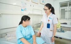 Phát hiện khối u kích thước lớn trong buồng trứng bé gái 13 tuổi