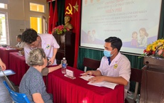 Khám bệnh miễn phí cho người dân Huế hưởng ứng Ngày Sức khỏe toàn dân