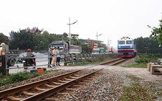 CSGT bí mật ghi hình vi phạm giao thông đường sắt