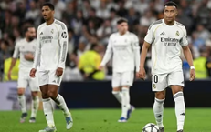 Real tung cờ trắng trước Barca trong cuộc đua vô địch La Liga