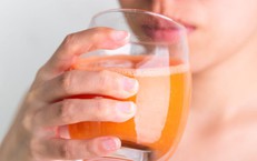 5 lợi ích khi uống nước ép cà rốt mỗi ngày