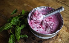 Đánh bay mụn trứng cá từ quả dâu tằm