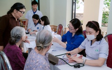 Tiếp sức ngư dân bám biển từ những tủ thuốc nghĩa tình