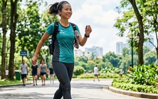 Đi bộ hay bơi lội: Lựa chọn nào tối ưu cho sức khỏe và thể lực?