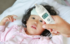 Tại sao bù nước khi sốt và vận động cần 'chiến thuật' khác biệt?