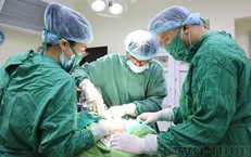 Nữ sinh 16 tuổi phải cắt bỏ toàn bộ tuyến giáp, bác sĩ cảnh báo gì?