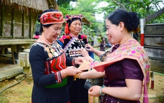 Những 'ngọn lửa' bền bỉ gìn giữ văn hóa truyền thống thôn làng Việt Nam