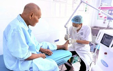 Ứng dụng kỹ thuật cao, Bệnh viện Nội tiết Nghệ An nâng hiệu quả điều trị loét bàn chân