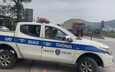 CSGT mở đường đưa bé co giật, tím tái đi cấp cứu kịp thời