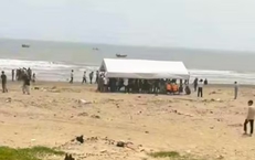 Hàng trăm người trắng đêm tìm kiếm hai bé trai mất tích khi đi tắm biển