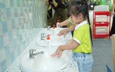 Bệnh tay chân miệng xuất hiện ở 126 xã, phường, Hà Nội kích hoạt chiến dịch phòng dịch trong trường học