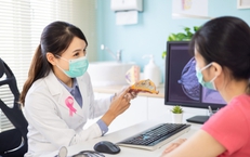 Mẹ mắc ung thư vú, con gái có bị không?