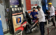 Giá xăng dầu tiếp tục giảm, RON95 22.880đ/lít