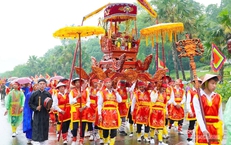 Linh thiêng lễ rước kiệu ở Đền Hùng