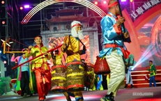 Rực rỡ 'Thanh âm nguồn cội' trong đêm hội đường phố Đất Tổ