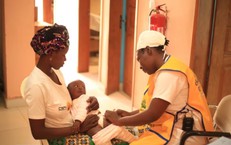 WHO lần đầu duyệt thuốc điều trị sốt rét dành riêng cho trẻ sơ sinh và trẻ nhỏ