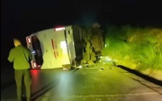 Nguyên nhân xe khách lao vào thành cống trong đêm ở Lào Cai