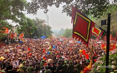 Biển người đổ về Đất Tổ ngày Giỗ Tổ Hùng Vương