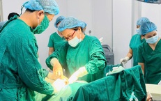 'Báo động đỏ' cứu mẹ con sản phụ rau bong non