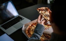 Đói trước khi ngủ, nên ăn hay nên nhịn?
