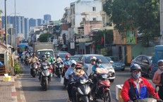 Giao thông cửa ngõ tăng nhiệt, sân bay Tân Sơn Nhất chạm ngưỡng cao điểm chiều 29/4