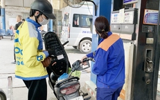Giá xăng dầu đồng loạt giảm, RON95 còn 24.078 đồng/lít