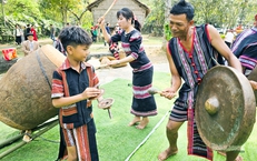 Theo nhịp cồng chiêng vào lễ cầu an của người S'tiêng