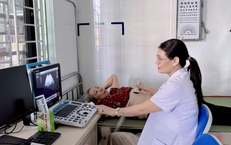 Khám, phát thuốc miễn phí hưởng ứng Ngày Sức khỏe toàn dân