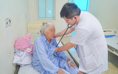 Cụ bà 91 tuổi suy tim nặng được cứu sống ngoạn mục nhờ kỹ thuật thay van động mạch chủ qua da