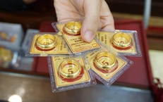 Chốt giá vàng hôm nay ngày 1/5 đột ngột giảm cực mạnh