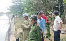 Cơ quan chức năng vào cuộc vụ người đàn ông đổ hàng loạt vỏ chai bia xuống sông ở Huế